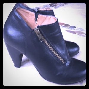 Women’s black Booties Ankle Boots Size 6,5